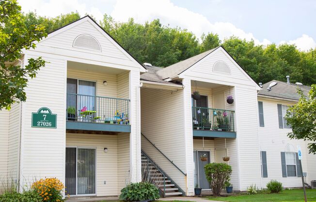 2 beds, 2 baths, 950 sqft, $1,399, Unit 44-103