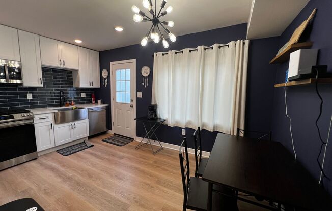 Lovely 2 BR/2 BA Townhome in Riggs Park!