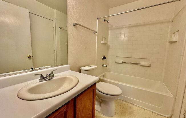 2 beds, 2 baths, $1,350, Unit # 211