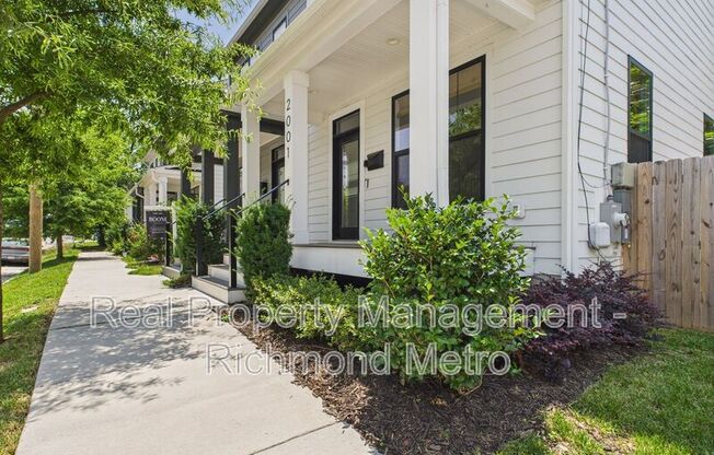 2001 R ST