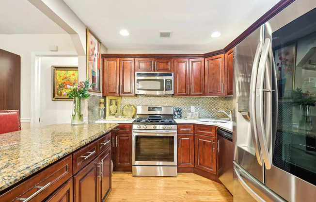147 WEIRFIELD ST