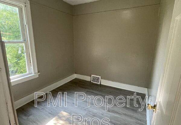 2619 N 23 ST