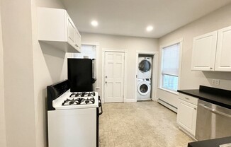 2 beds, 1 bath, $2,800, Unit 1