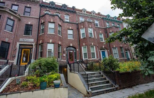 One-Month Free Rent with a move-in by 11/30/2024! Available Now! 3BD/2BA  Condo in Adams Morgan