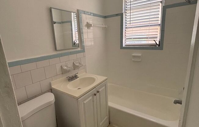 Fully Remodeled 1 Bed / 1 Bath- Central location!