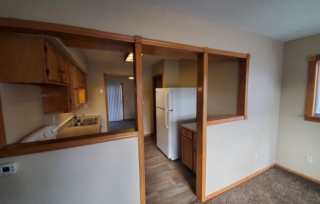 2 beds, 1 bath, $1,095