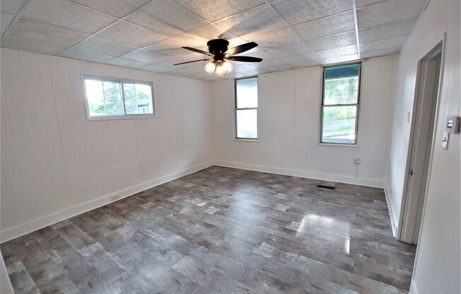 Top Notch Huge Stand Alone House - Quartz - Stainless - HUGE BEDROOMS - Off-Street Parking - Laundry - A/C