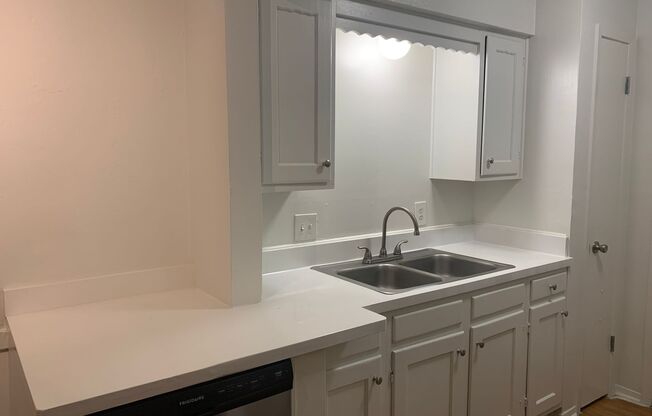 1 bed, 1 bath, 682 sqft, $1,295, Unit 114