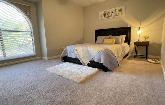 2 beds, 1 bath, 784 sqft, $1,099