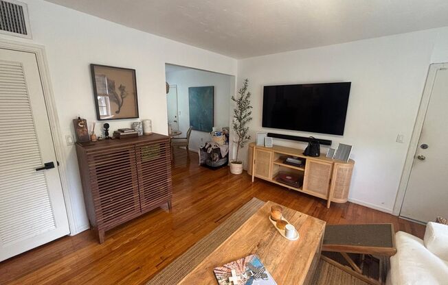 Charming - Premium Location 1 Bed/1 b unit
