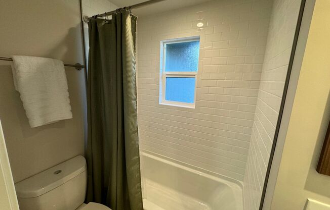 Studio, 1 bath, 389 sqft, $1,500, Unit Unit 6 (STR)