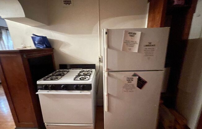 Studio, 1 bath, $895, Unit 24