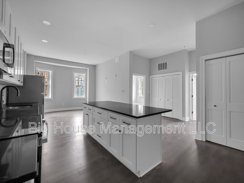707 DRUID PARK LK DR