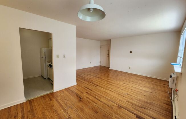 1 bed, 1 bath, 454 sqft, $1,275, Unit D-31