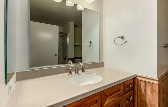 2 beds, 2 baths, $2,100, Unit # 523