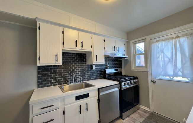 Charming 2 Bedroom/1 Bathroom in Dundalk, MD!