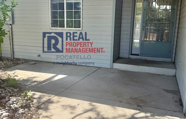 Beautiful 4 bed 2 1/2 bath - 3 car garage
