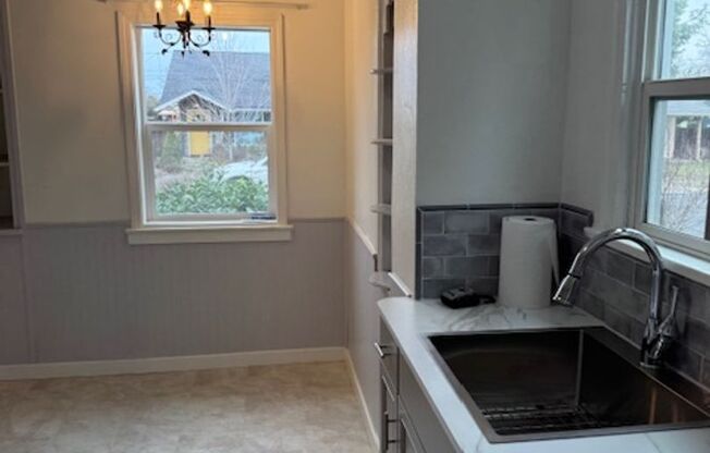 2 beds, 1 bath, $1,450