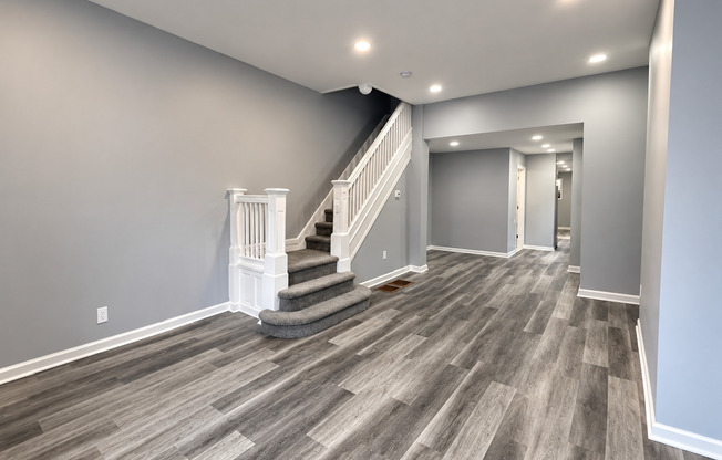 2739 W MONTGOMERY AVE