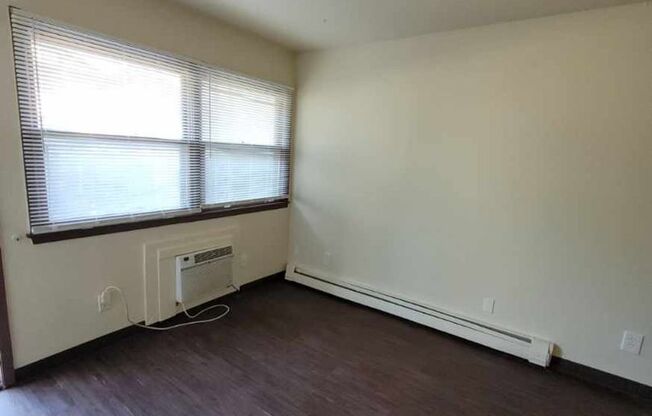 1 bed, 1 bath, 650 sqft, $650, Unit Unit 13