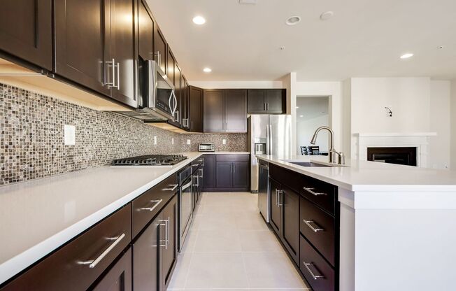 Updated 3br/2.5ba Condo Townhome Alexandria Walk to Metro