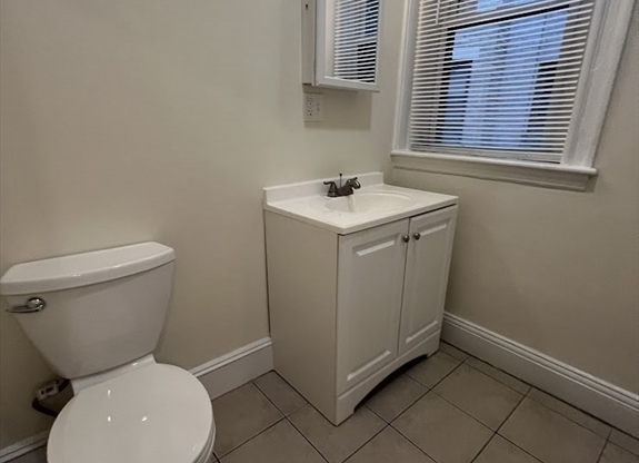 2 beds, 1 bath, $2,750, Unit 5