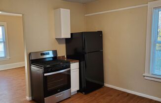 4 beds, 1 bath, 1,800 sqft, $1,795, Unit Upper