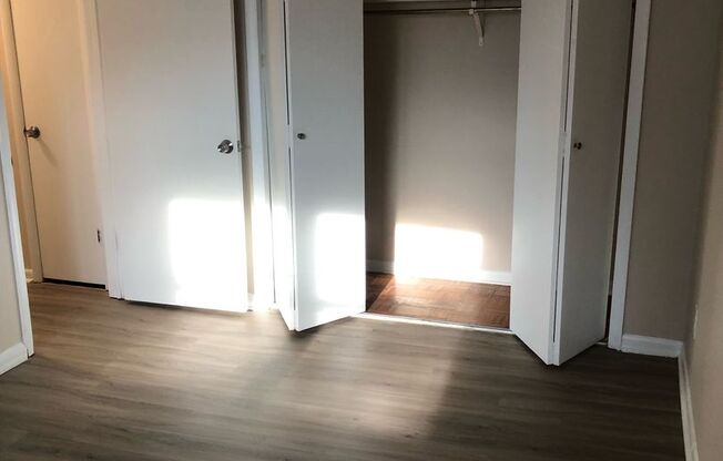 2 beds, 1 bath, $1,325, Unit 112E