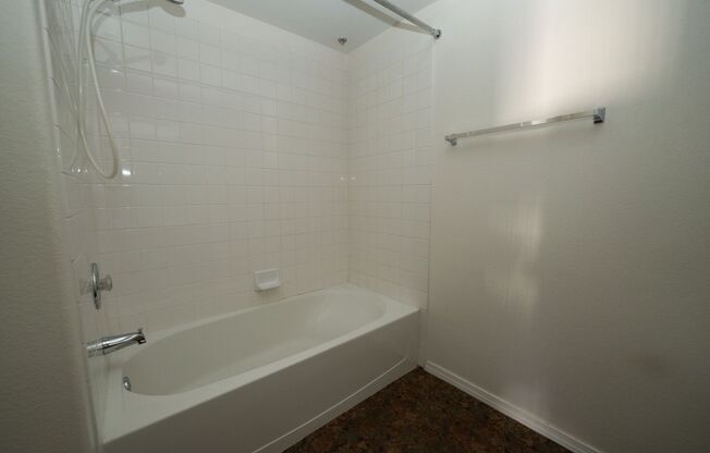 2 beds, 2 baths, $1,400