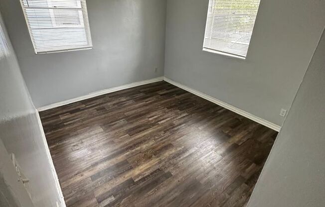 2 beds, 1 bath, 700 sqft, $900