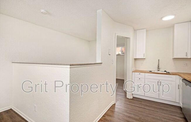 6924 N OLIVE