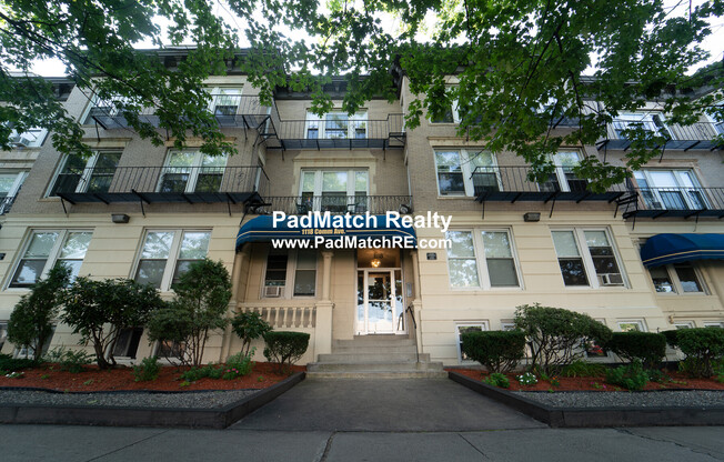 1118 Commonwealth Ave