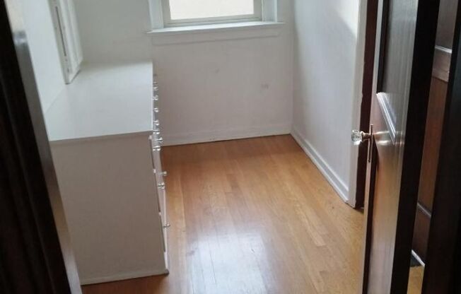 Studio, 1 bath, 500 sqft, $1,350, Unit R204