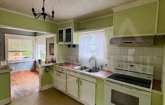 PRICE DROP! Bright & Beautiful Bungalow Near Downtown Port Orchard