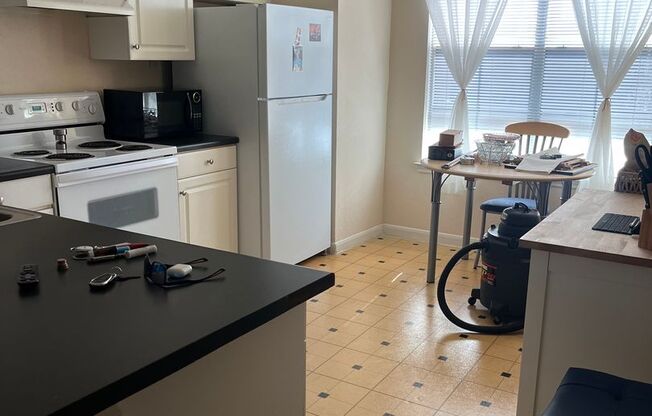 1bed 1bath Downtown Orlando Condo with Free Water/Sewer/Trash+ Deeded Parking Space
