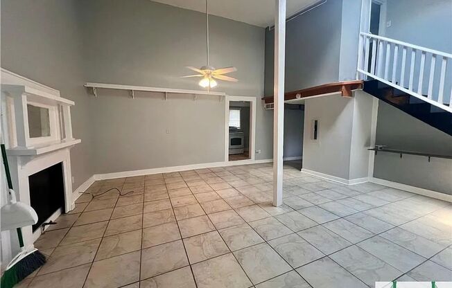 112 E Anderson