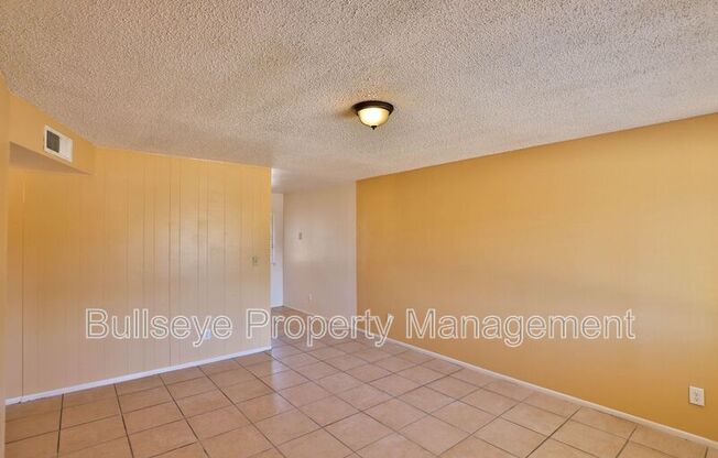 2245 W GLENROSA AVE