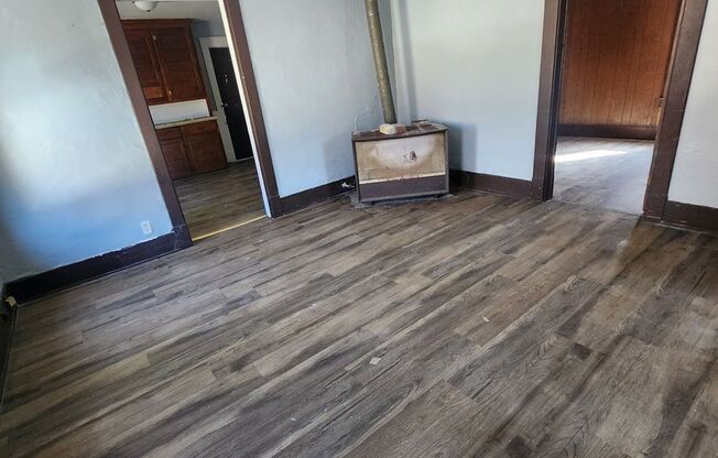 Upper 3 bedroom east side
