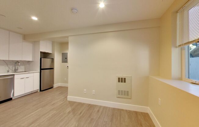 1 bed, 1 bath, $2,495, Unit B