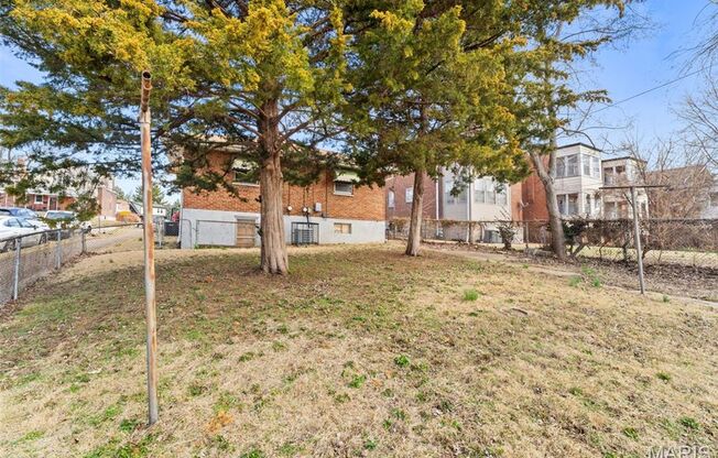 2 beds, 1 bath, 770 sqft, $1,200, Unit Southwest Ave - 2048