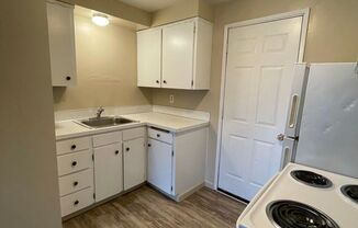 2 beds, 1 bath, 700 sqft, $1,350, Unit 10