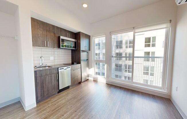 Studio, 1 bath, 355 sqft, $1,550, Unit 421