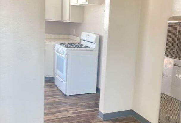 1 bed, 1 bath, $700, Unit Unit A