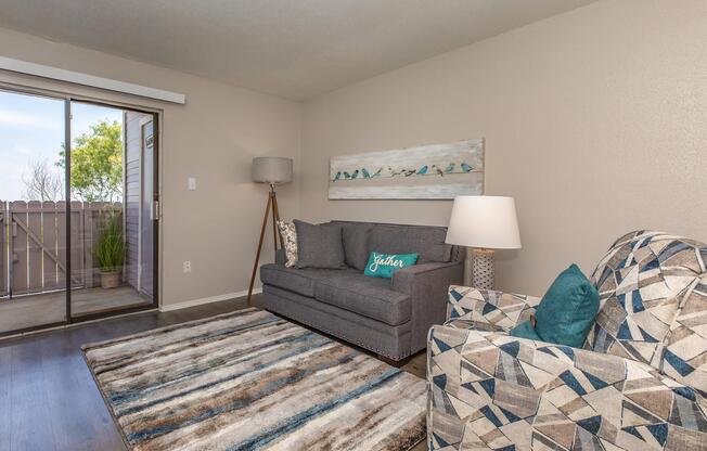 2 beds, 1 bath, 860 sqft, $1,419