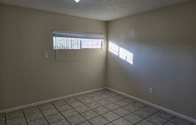 2 beds, 1 bath, 750 sqft, $1,095, Unit UNIT 4
