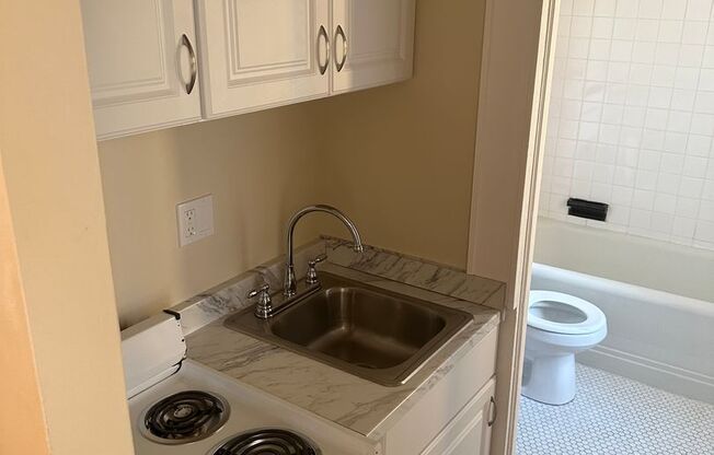 Studio, 1 bath, $800, Unit 634