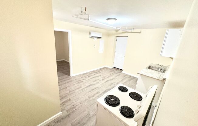 1 bed, 1 bath, 272 sqft, $1,050, Unit 1C