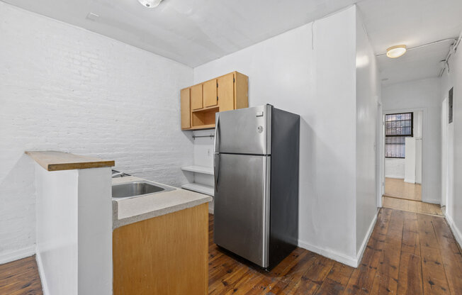 460 W 46 ST