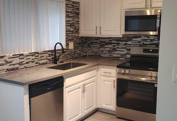 2 beds, 2 baths, 900 sqft, $2,568, Unit Unit 12H