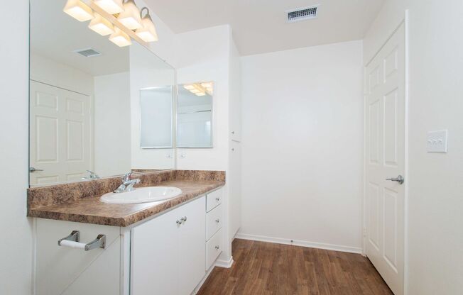 1 bed, 1 bath, 716 sqft, $2,025, Unit 1417